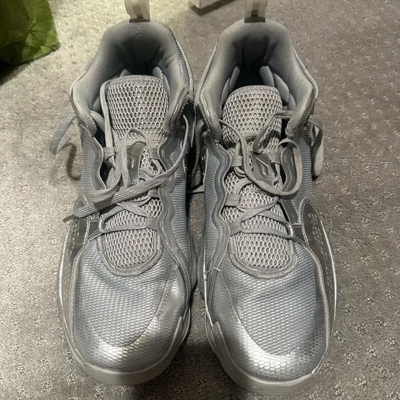 Adidas Dane 7 silver metallic basketball shoes - Picture 3 of 12